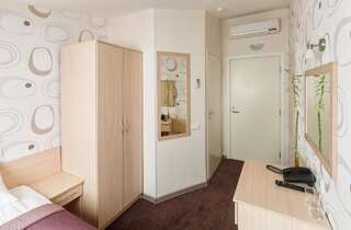 Гостиница SKY Hotel Санкт-Петербург Стандартный двухместный номер с 1 кроватью или 2 отдельными кроватями-4