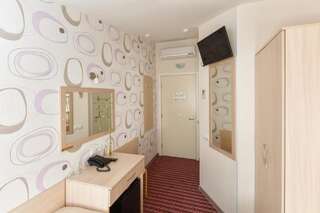 Гостиница SKY Hotel Санкт-Петербург Двухместный номер с 1 кроватью или 2 отдельными кроватями, общая ванная комната-3